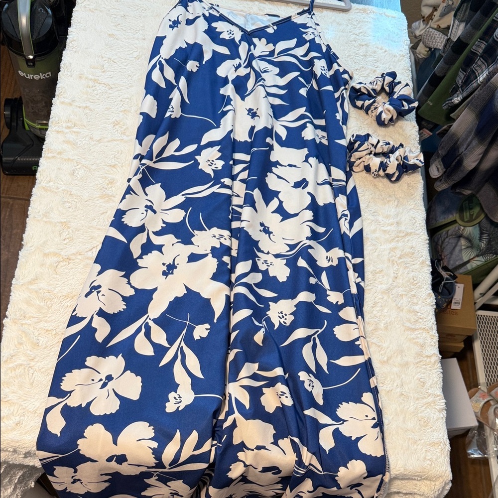 Luau  Maxi Dress with Scrunchie - Picture 2 of 4